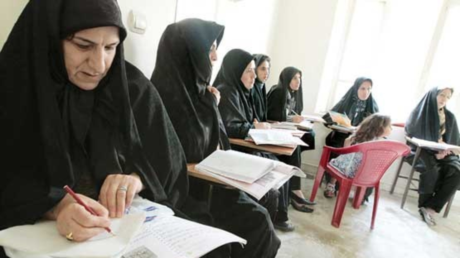 وزیر سابق آموزش‌وپرورش ایران از وجود ٩ میلیون بی‌سواد مطلق در ایران خبر داد